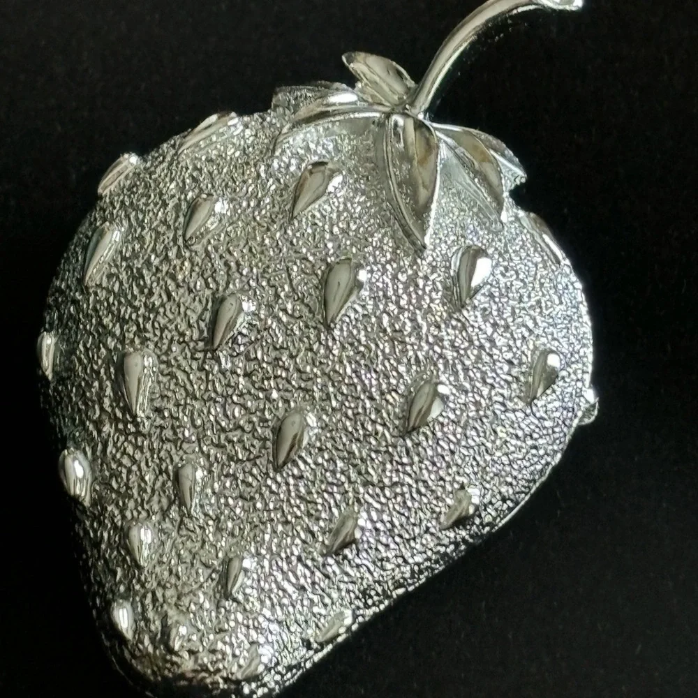 Sarah Coventry 1968 Silver toned  Strawberry Brooch